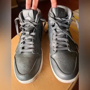 en\'s Air Jordan 1 Retro High Grey Leather Size 10 SNEAKERS 350102-TYPS. ORIGINAL Jordan Air Jordan 1 Retro High OG | Silver | SVD USA main image 3